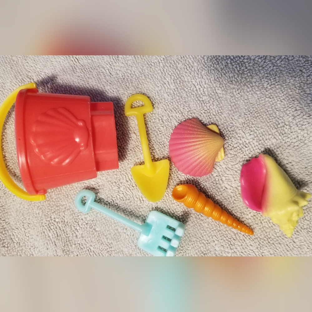 Our Generation Travel Set And Beach Set For 18" Dolls - Picture 6 of 7